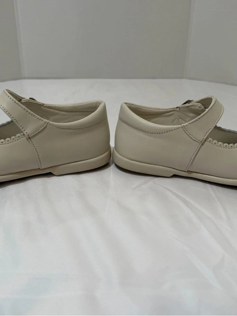 La Coqueta Ivory Nappa Leather Toddler Mary Jane Shoes Size 25 (9 US)